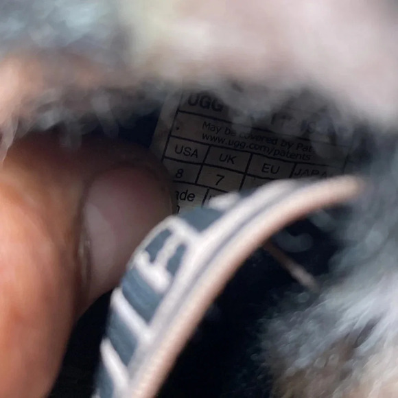 Kids baby UGG winter slippers size 8 check them out very nice thanks 🙏 - Picture 8 of 8